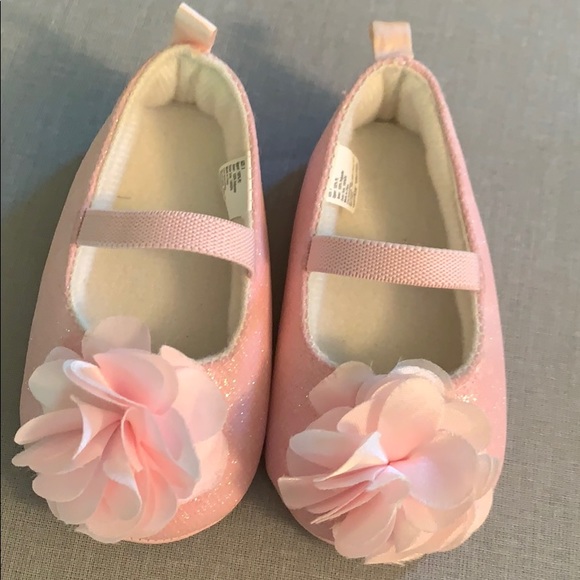Pink shimmery baby shoes. - Picture 2 of 5